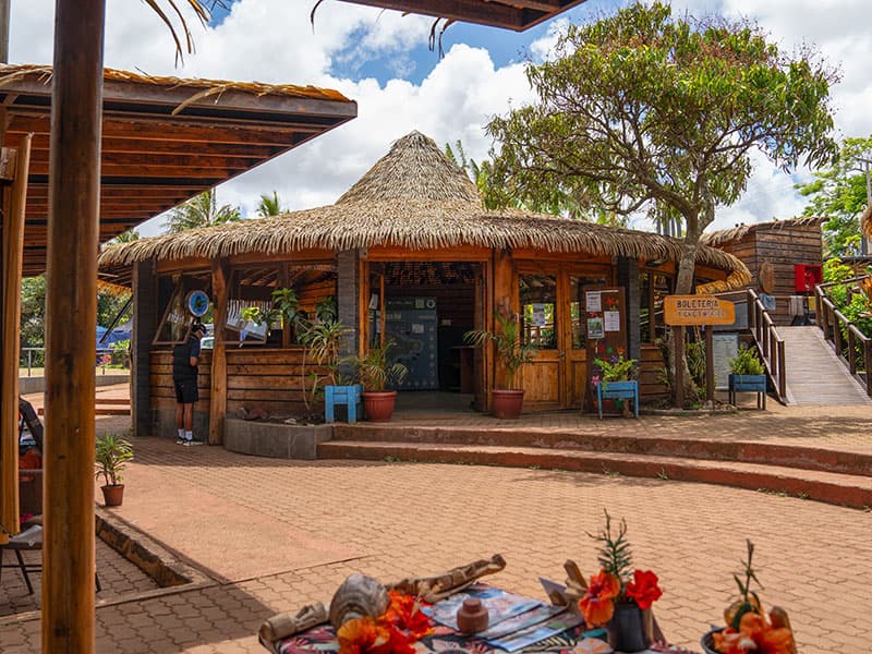 Taquilla del parque nacional Ma’u Henua en el centro de Hanga Roa